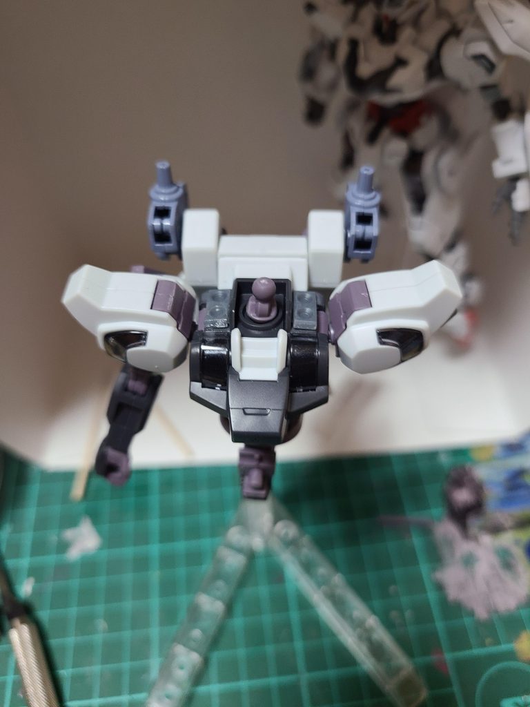 バックパックと肩とかも完成した時。レイダーのやつかな？でオリジナルのビームガンのようなのを取り付け。