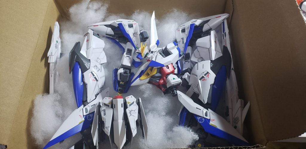 ちょっと見づらいですが細かい所にメタリックデカールを貼ったおかげで情報量も増えて個人的に満足でした!!この時に筋彫りにも挑戦してみたくなってしまって今月器具を買ったのはまた別の話…