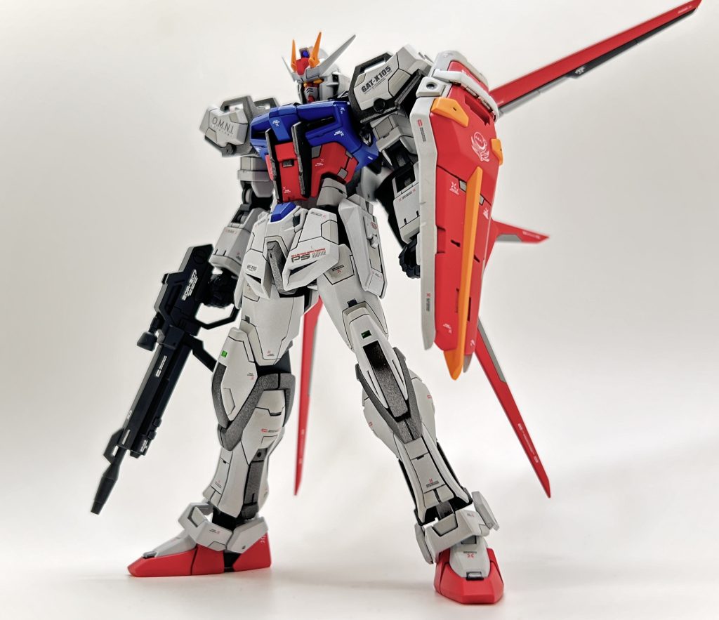 時短するための工夫は、武器、関節等のメカサフ仕上げ、足裏肉抜き穴、アーマーの裏打ち省略等々