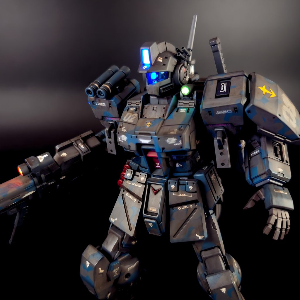 モノアイっぽいのが良い…実は迷彩塗装に３色使っているのですが、グレー系２種類の色味が微妙だったせいで撮影すると全く美しくない…ここ最近では間違いなく大チョンボ