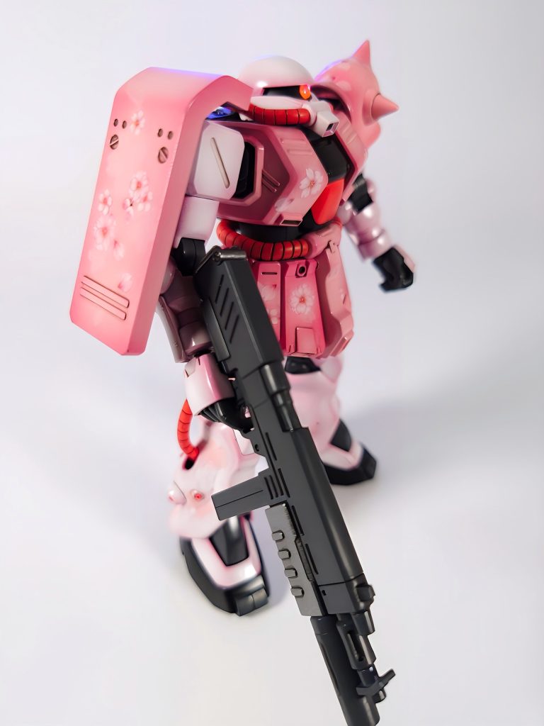 濃淡どちらもピンクベースでホワイトのグラデーション塗装してます。上から吹いているホワイトの強弱だけで色味を変えてる感じです。