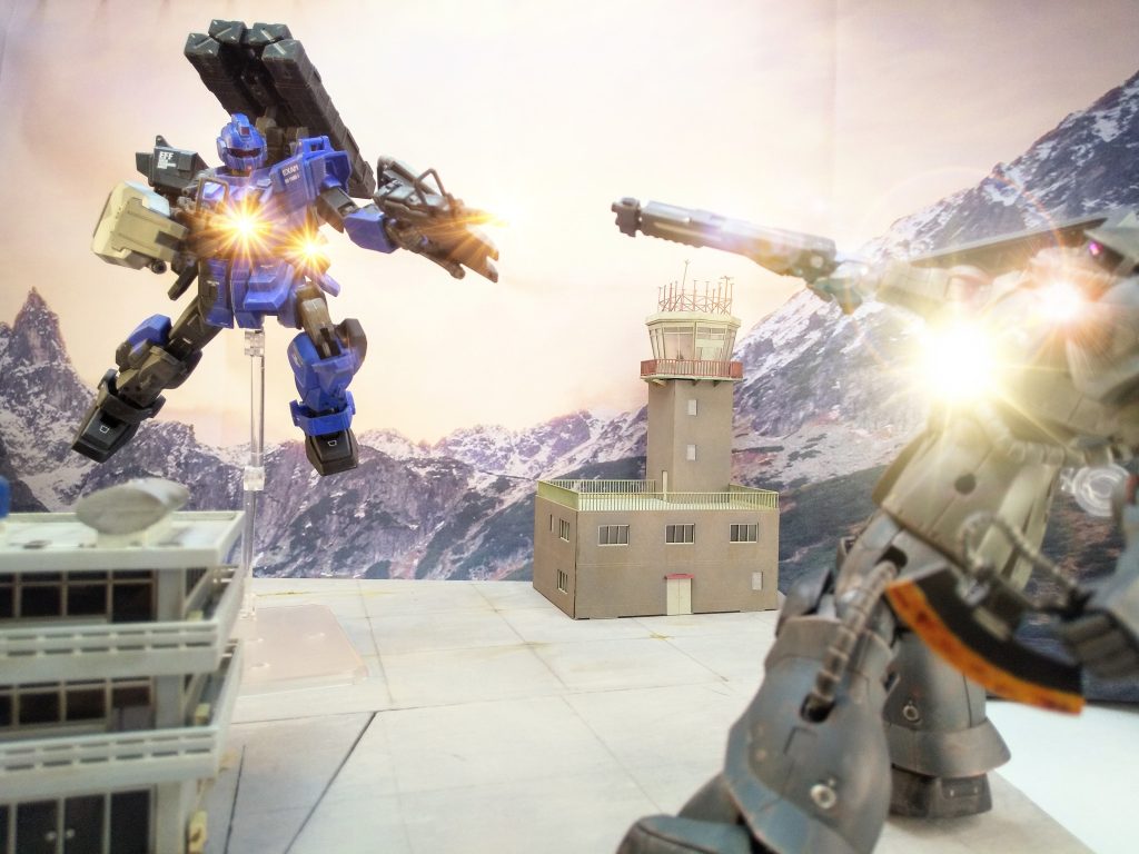 三つ!やはりこの感覚だ、縦横無尽に跳び回るフットワークこそブルー。蝶の様に舞い蜂のように刺す。本当にブルーは強い、ブルーは力だ。後方にフィリップとサマナが控えているとはいえ、今この戦場に友軍は居ない。その事実も、俺とブルーを昂らせる要素に過ぎない。