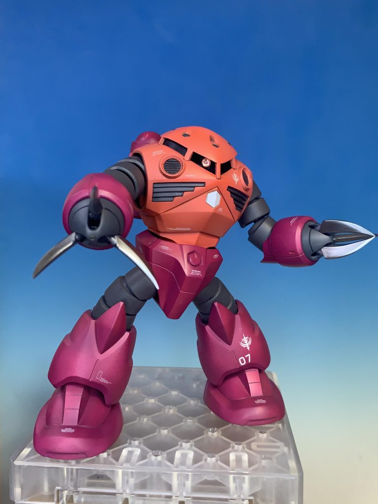 ビーム砲は真鍮パイプ、股間のセンサー？は丸モールドのパーツを貼り付けてます。