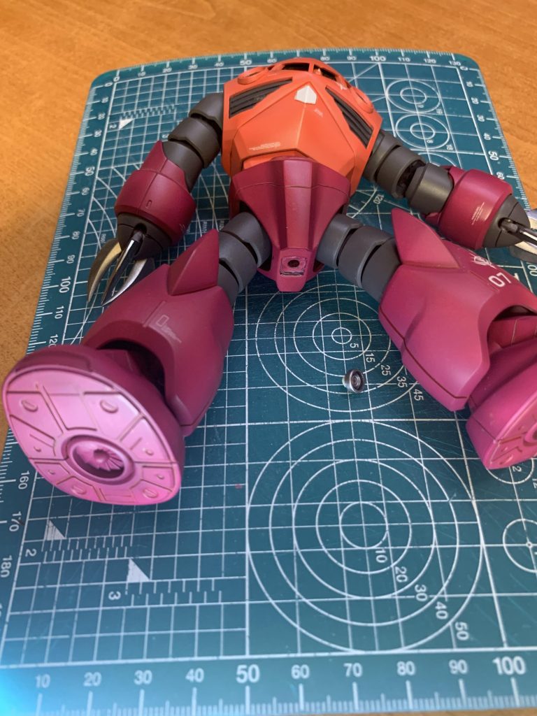 スタンドが使えるように股間に3ｍｍ穴空け、塞ぐようのパーツも作成しました。