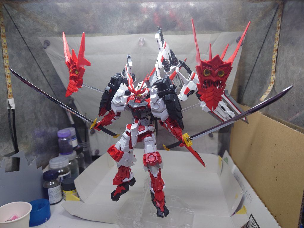 当初はレッドドラゴンで製作を考えていましたが、いろいろ盛りすぎてしまうと思い、今のバランスになりました💦一番悩んだのはバックパックでしたが、結局レッドフレームのバックパックが一番しっくり来ましたね😊