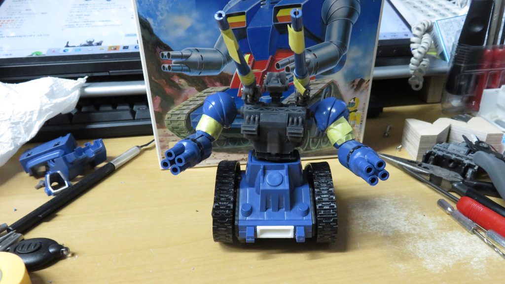 Aパーツを合体させて巣組