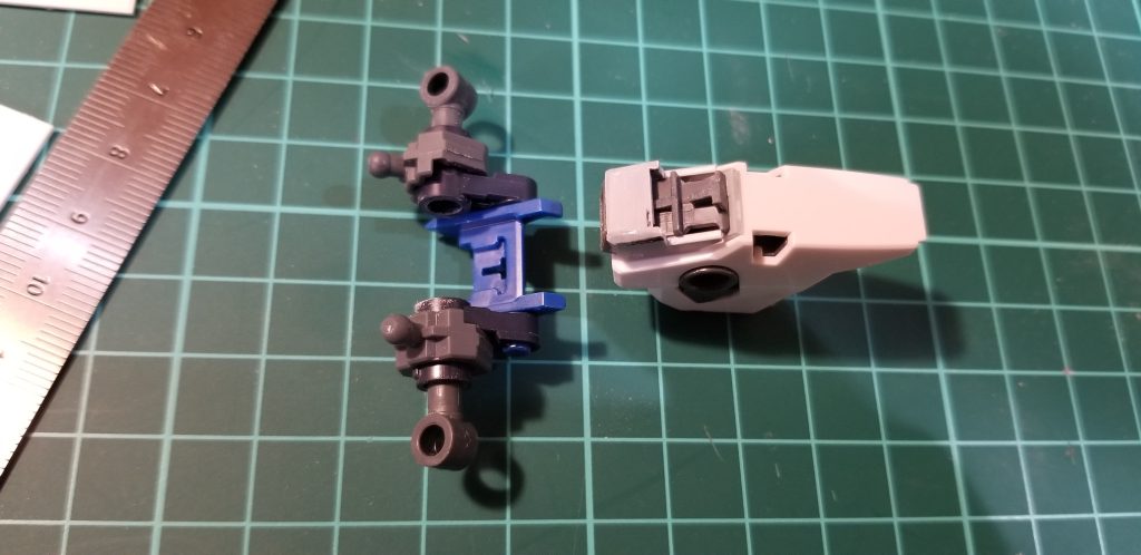 バックパックの加工イルカの基部を移植してるので取り外しできます。