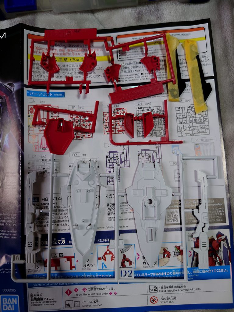 私なりにパーツ裏を塗装すると、普段は見えないけど完成度を高める部分だと思ってます。今回のイモータルジャスティスだと上記のパーツ裏を、完成すると見えなくなる部分が多い物の塗装しました。