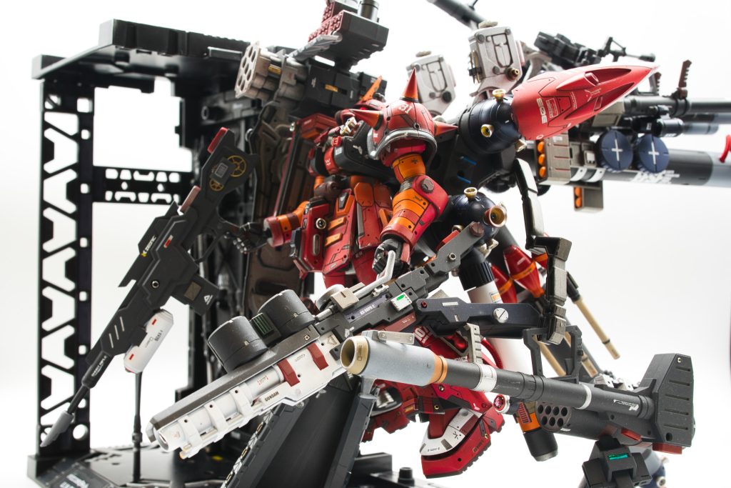 今回はジオラマ（格納庫）もつくってみましたんが、あんまり機体との一体感がなく、ちょっと思ったのと違った。サイコ・ザクがでかすぎてはみ出ちゃうのが原因かなー次回の改善点