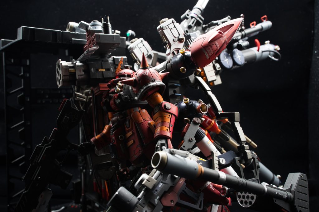 もっと全体を暗くして、上からの照明のみにしてみました撮影しているときには「よきよき〜」とおもってましたが、いざ現像してみるとまだまだ改善点おおいなぁ。という感じ格納庫よりも、宇宙ジオラマのほうが合う照明スタイルですね