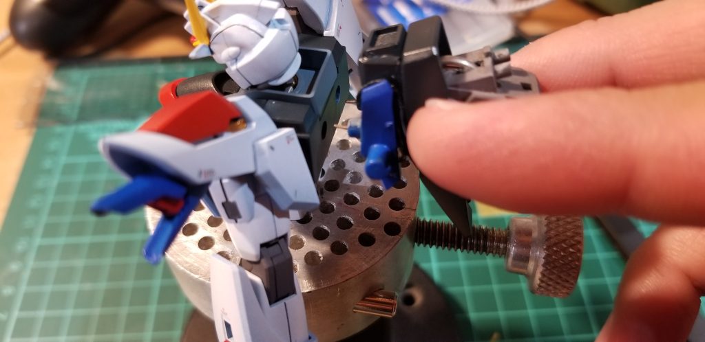 電飾その3バックパック側にもICソケットピンオスを仕込み、取り外しできるようにしています。