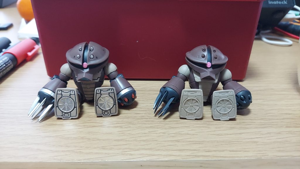 メイン写真。座ってるアッガイ可愛い