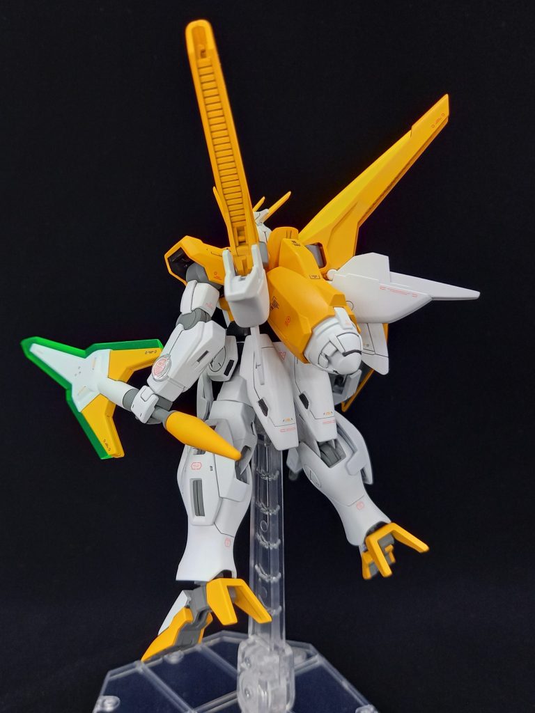 バックパックにはセラヴィーガンダムシェヘラザードのGNドライヴを付けてます❗️ここがシルエットを蜂に近づける為にこだわった所です🐝