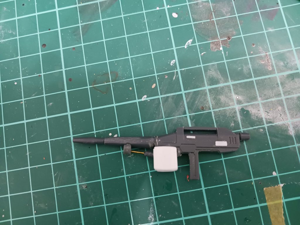 ビームライフルは、試験機っぽくしました。｢E-CAPを小型化するために試行している｣とか、脳内妄想全開です。