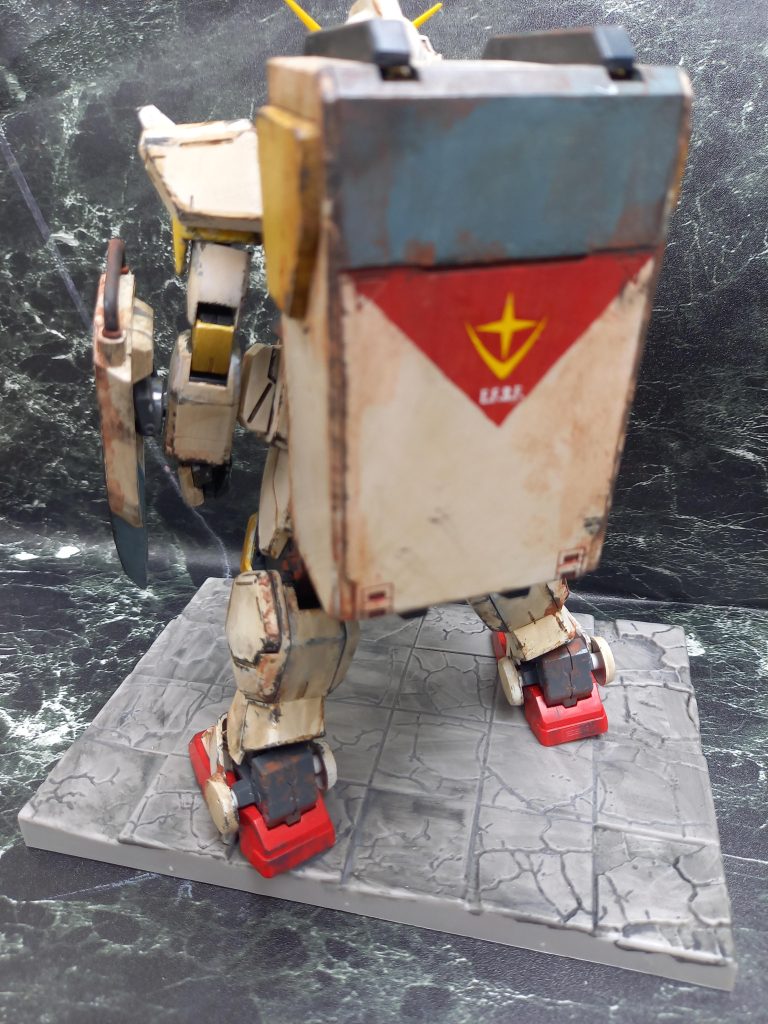 収納コンテナはトリコロールで連邦軍らしく