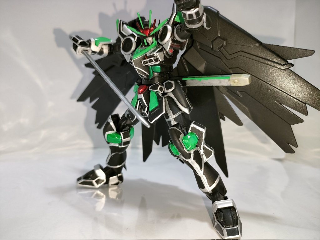 この機体のプレイヤーにはサポーターがついているようで、彼いわく「アイツは悲しみの涙を仮面で隠した真のガンプラマイスター…っていうロールなわけよ(笑)俺がやらせたんだ、最高に笑えるだろう?」ちょっと何言ってるかわかんないっすね。