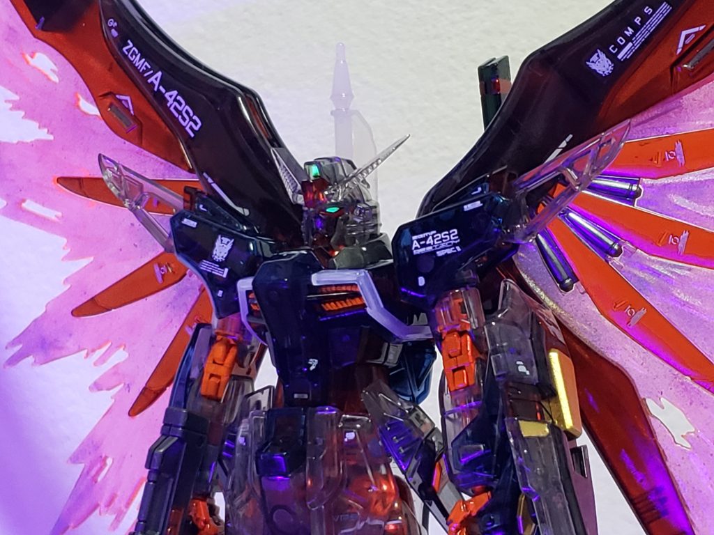 バストアップ+ブラックライト照射トップコートはスーパークリアーⅢ(光沢UVカット)を少し厚めに吹いていますクリアー系のキットは紫外線での劣化が通常のプラモより早いと聞いたのでしっかり保護ツヤッツヤに仕上げてありますやっぱりブラックライト当てた時に光って見える目とか好きだなぁ