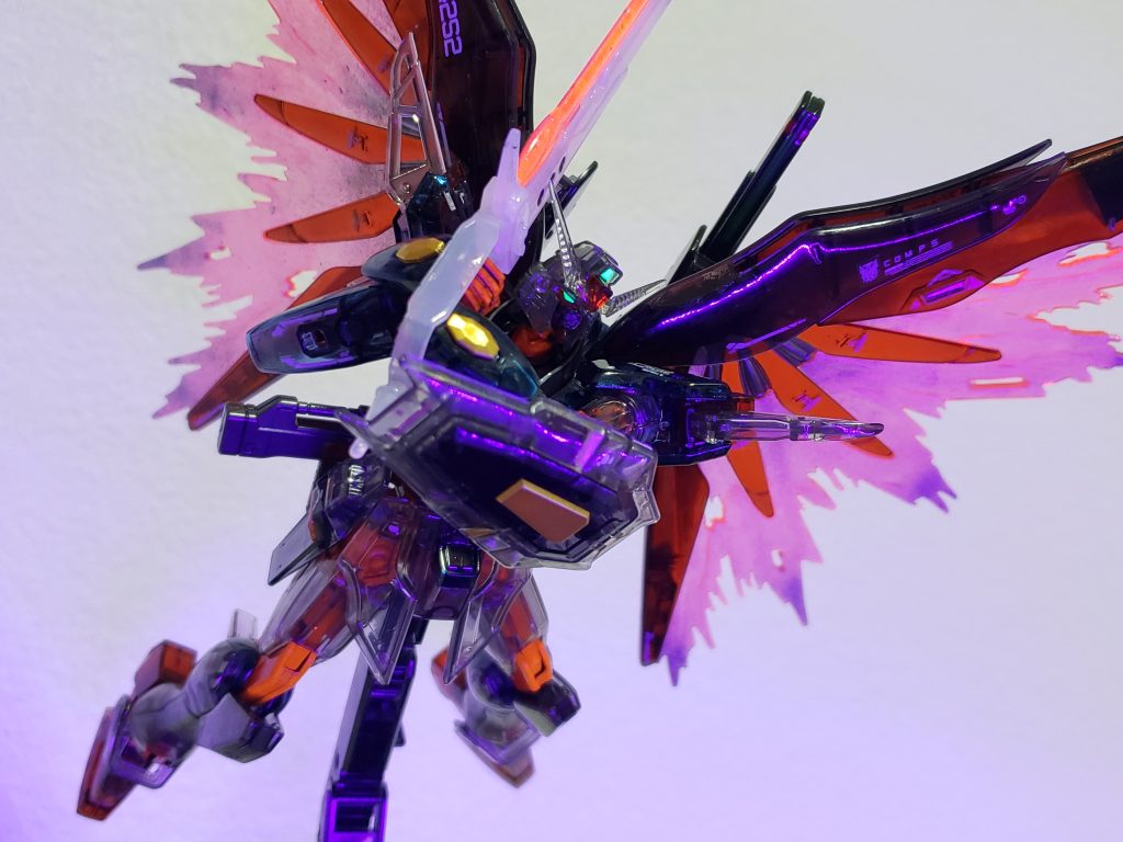 そんな寝惚けた分身が…通用するかぁ!!!MMI-714 アロンダイトビームソードデスティニーといえば、やっぱりこれを両手で握って突撃の印象が強いよね