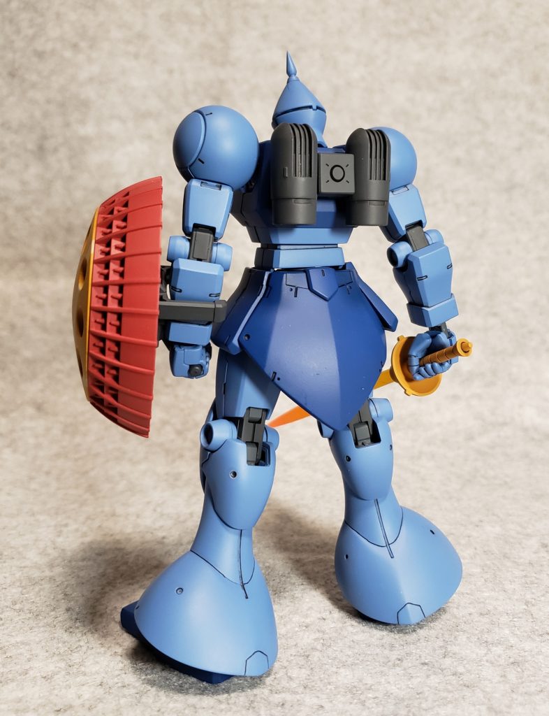 いつもながら手抜きの後ろ姿ですが、ファーストのMSはこれくらいでもしっくりきますね。