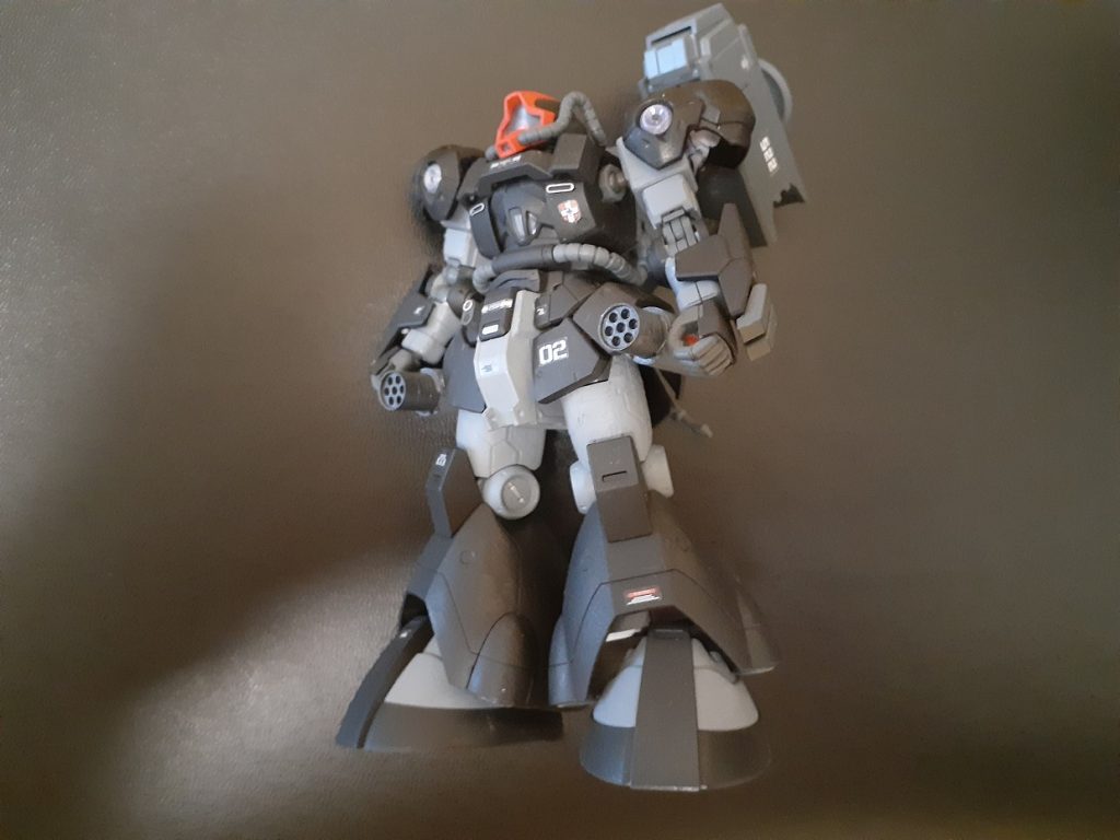 肩に装甲を追加し、ミサイルの取り付け位置を可動を制限しないように変更しました。