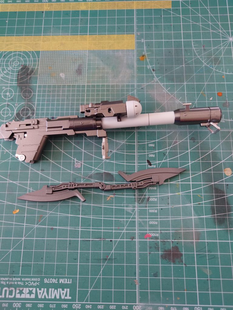 重くて持たせられないけどバズーカも一応作りました。