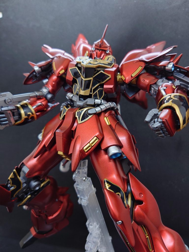 全身、見上げる感じがイイ。エングレービングはスターブライトゴールドにエナメルブラックでふき取り。シールドが大変でした。。。