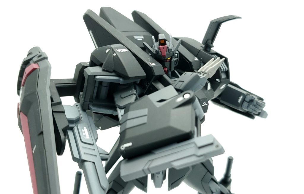 ストライク本体はフォルテストラを装備するための簡易生産ということでアンテナは短く、フェイスのスリットもオミットされたりしてるのが特徴。