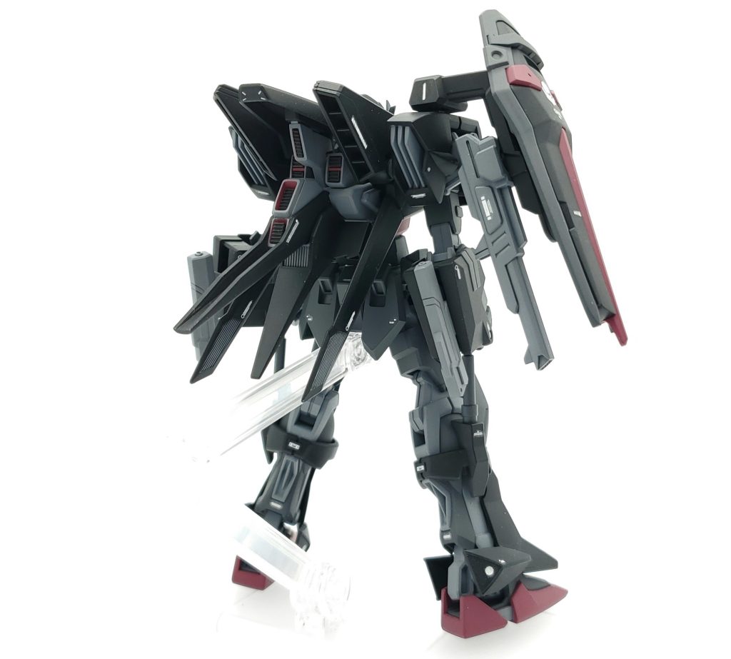 設定といたしましては、ファントムペインがストライクの簡易生産モデルにブルデュエルのフォルテストラを試験的に装備させた機体。装甲材はVPS(ヴァリアブルフェイズシフト)を採用し機体色も隠密行動が行えるように視認性が低いものとなっている。これを支援するために僚機にはダークダガーLを伴っている。