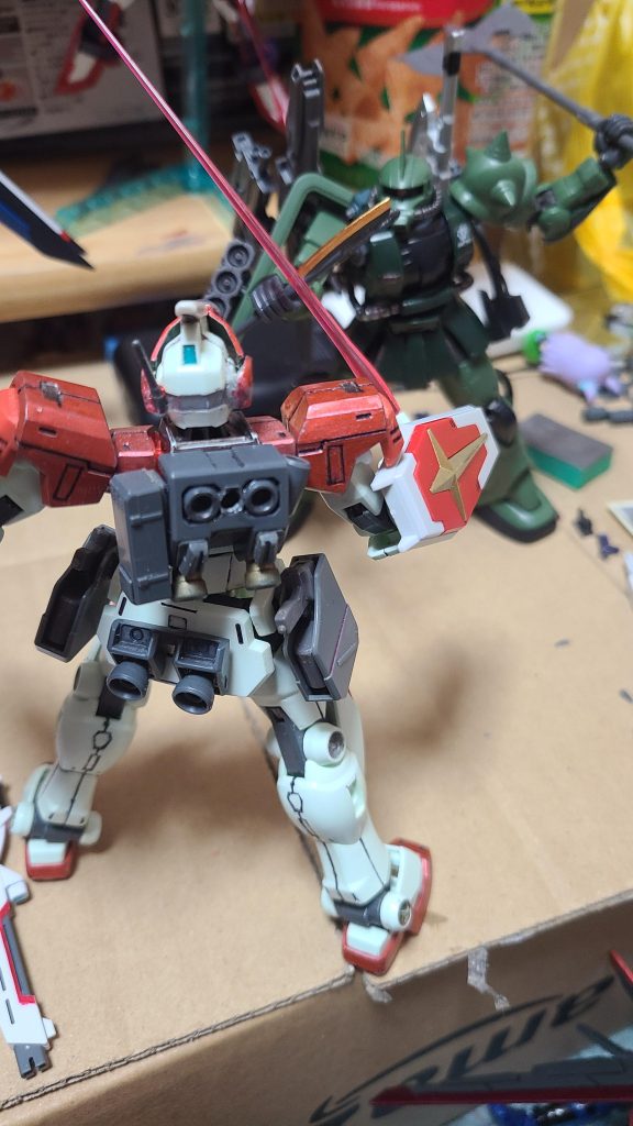 制作工程の方にはみ出しましたが、ライバル機として最近作った、サイコ・ザク ZERO とのワンシーン。