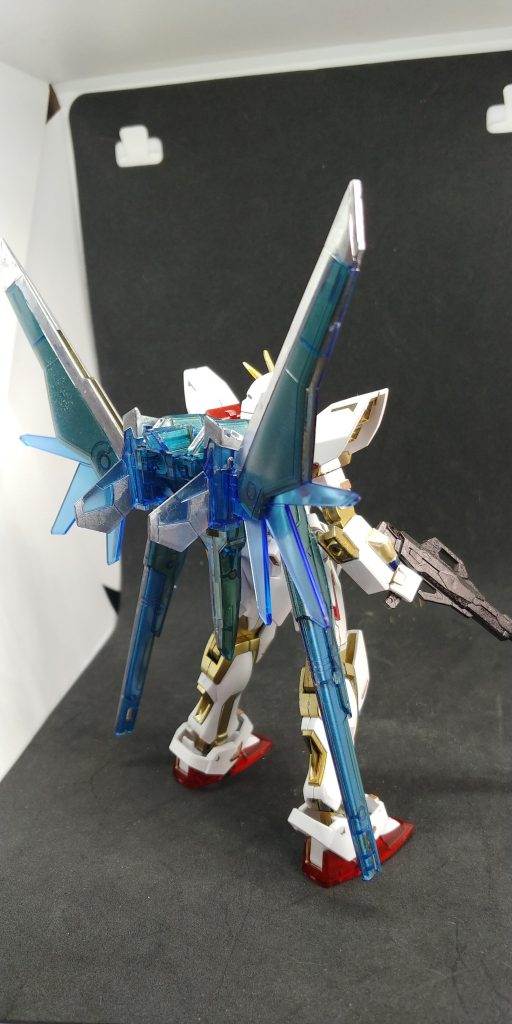 ビルドブースターの白シール部分はメッキシルバーに、ただ指紋付き