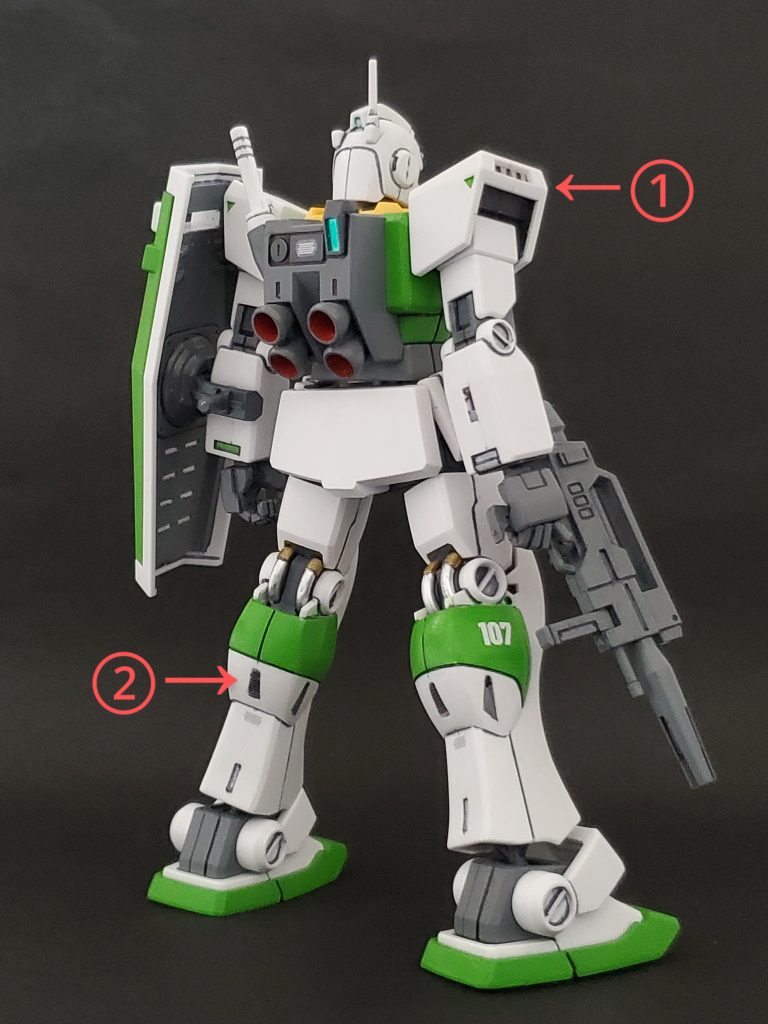 そしてこちらは先に制作したノーマルのジムIIです😊赤白のキットですがカラバ仕様の量産機として、当然の緑カラー💚こちらには新色となるルマングリーンを起用✴️鮮やかな色で満足です😊✨このキットは改修無しのつもりでしたが、肩アーマー①と足ふくらはぎ裏側②の窪みがスラスターとの事ですが、なんのディテールも無くスラスターとは呼べない💦という事でウェーブさんのモールドパーツをカット✂️して埋め込みました😌✨２体制作の中で、一番手間がかかったのはココでした～🤭💦