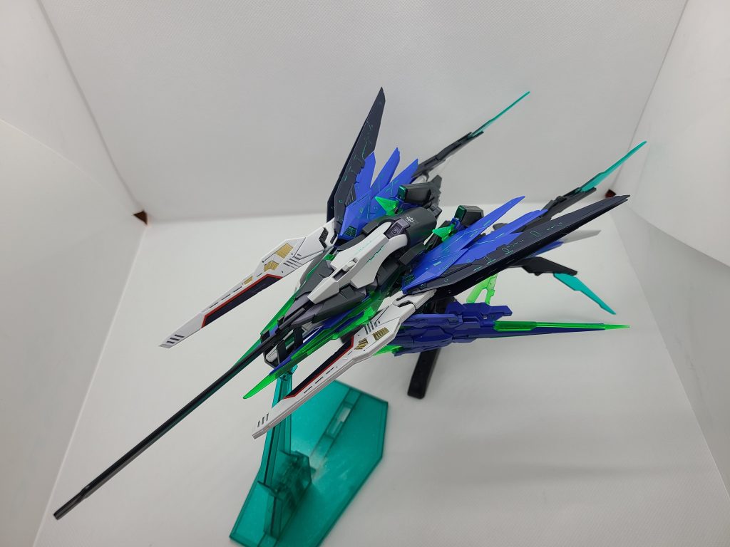 やっぱりMA形態はロマンですっ!(迫真)とわ言え、ただの寝そべり変形ですがどうしてもやりたかったので!この状態からでもバラエーナを展開して正面火力を上げられます