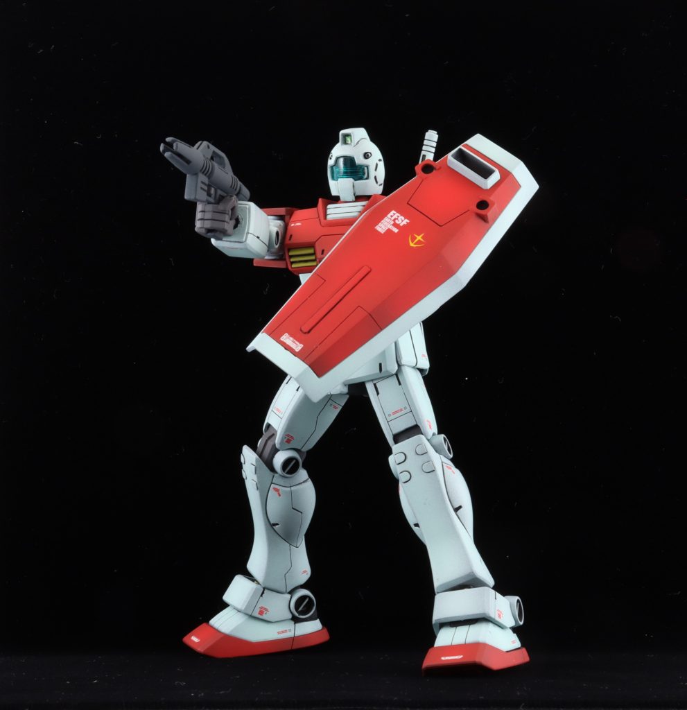 ボールジョイントのおかげで稼働域も若干向上していますが、古いキットですので限界がありますね