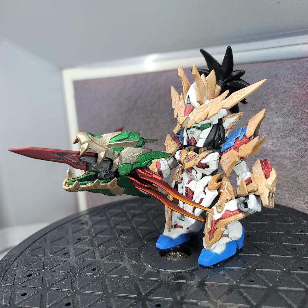 別角度で関羽の金色が意外と塗れてなくてつや消しするまで気づかなかったり