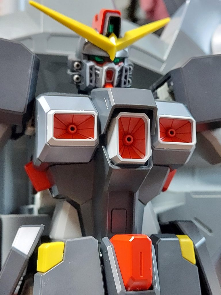 アップでみても素組でも全然かっこいい😃これにデカールとかスジボリとかしたらやばいくらいかっこよくなるんだろうな…