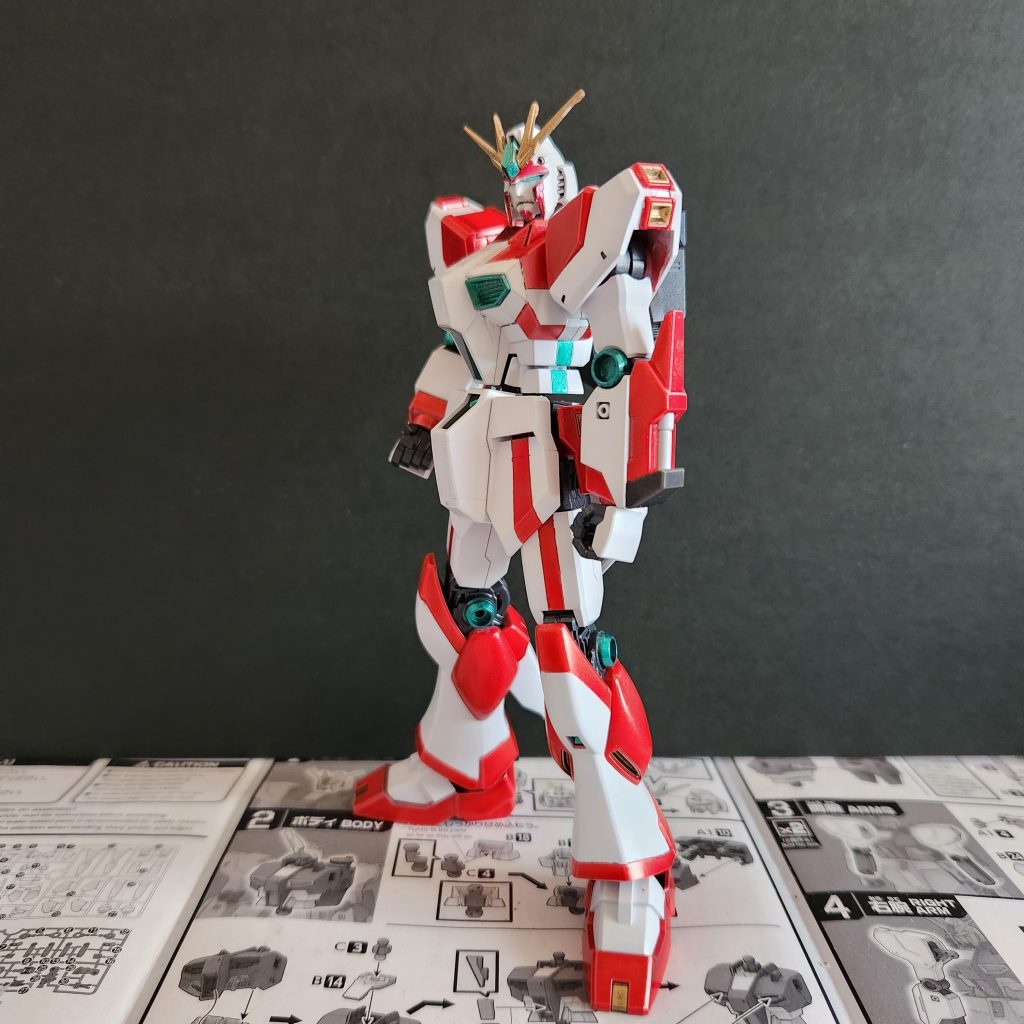 EGのνガンダムはちょっと大きめで、スタイル良いですね。