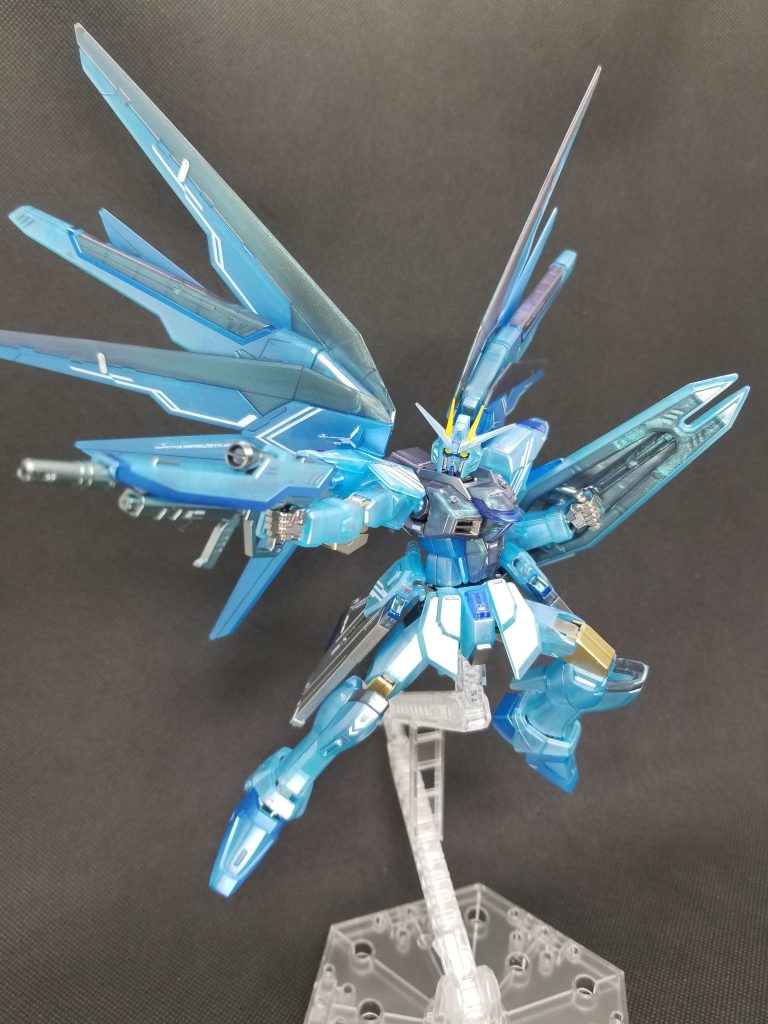 お決まりの種撃ち🎵でもHGなので柔軟な海老ぞりでビシッと決まったポージングはなかなか難しい…😢