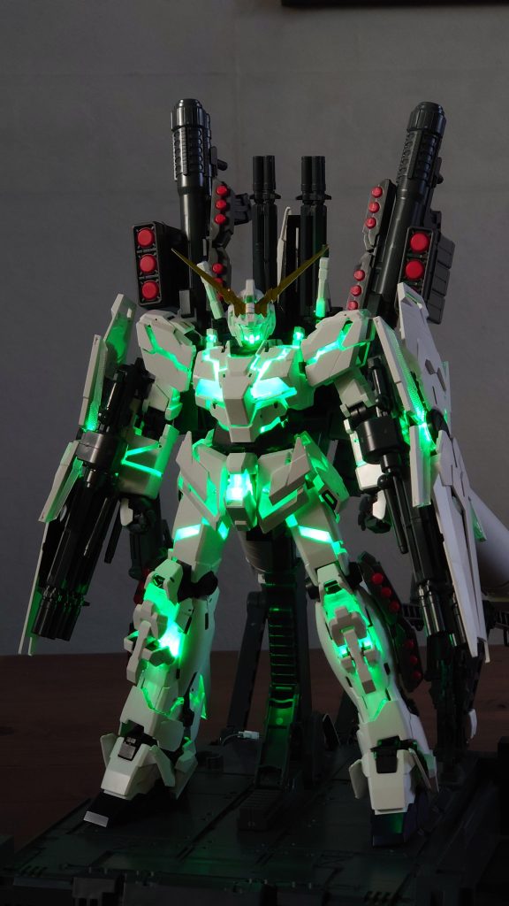 フルアーマーユニコーンガンダムver.kaの箱絵ポージング