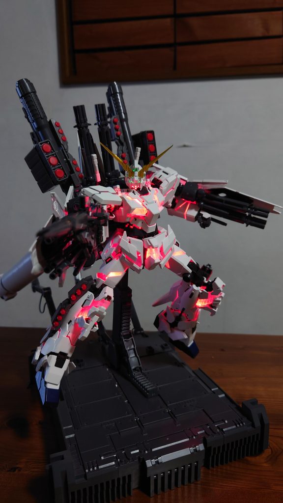 ポージングもとれますが、やはり可動域がわるいです。