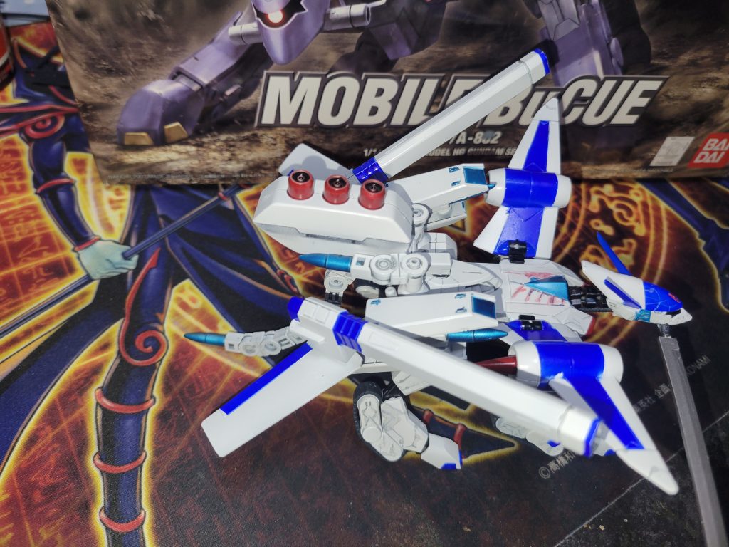 腰部にも羽をつけ機動力up!そして、サザビーのファンネル装備ミサイルも５発だが発射可能！しっぽがなかったのが気になったのでしっぽと見せかけて先端にミサイル！ 