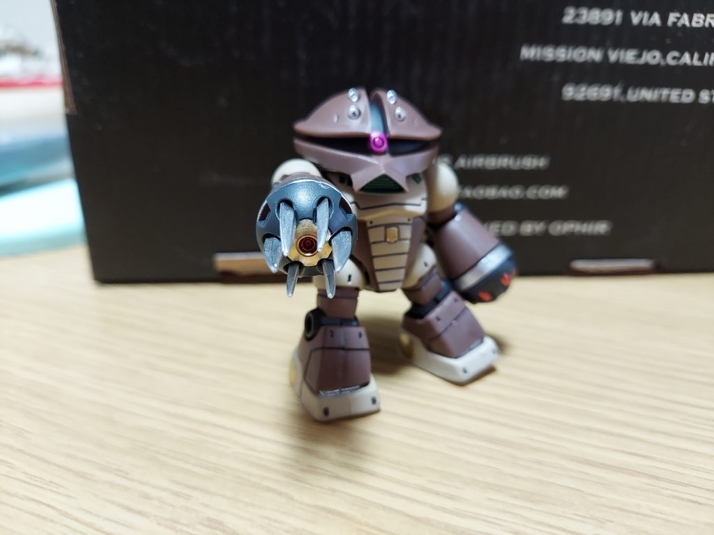 クローの中からビーム撃ちそうな色にしました。