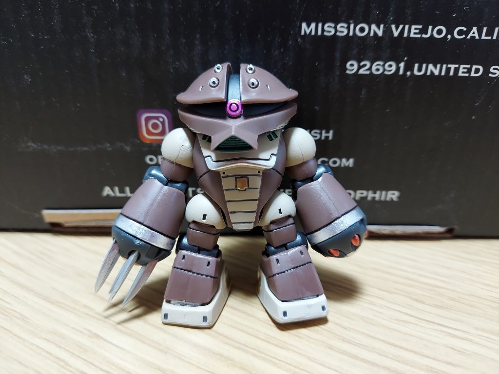 立ち②。立ち①撮った後、胸元のシルバー追加しました。光量で色味結構変わりますが、裸眼に近いのは立ち①かな？