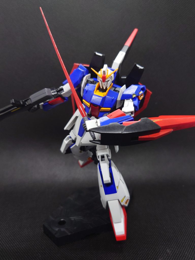 部分塗装箇所も、水性塗料を使用したのですが細すぎてはみ出しまくってます。大人しく、エナメル塗料使えばよかった…。