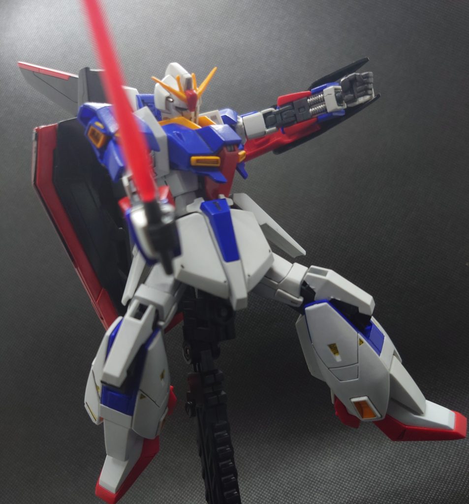 次回、作成時の改造点としては、首の可動域、肩のジョイントがありますね。ポージングの際の首が全然、動かせず…。肩関節、キツすぎて回らず…。要改造ポイントです。