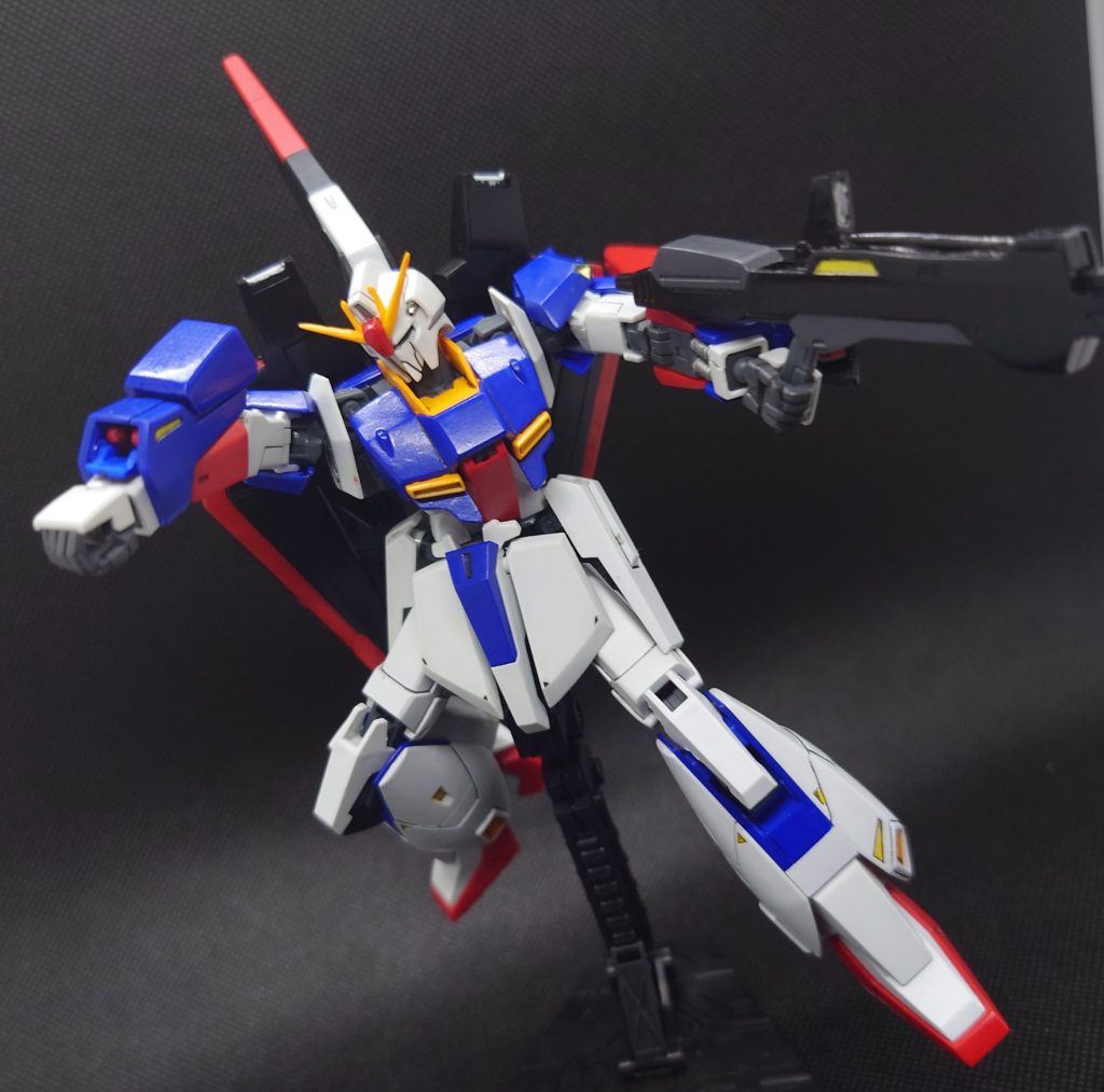 久しぶりのガンプラ作成で色々ありましたが、何とか完成して良かったです。キット自体も、めちゃくちゃカッコイイのでおすすめです。
