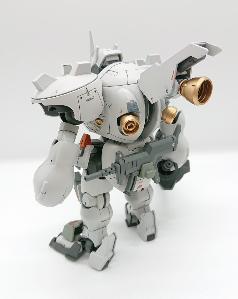 背面汎用機とワンオフ機体の違いといえば機動力ということでジャンクパーツ製スラスターを追加しています。