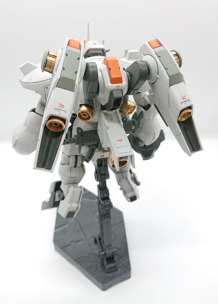 そして戦いを生きぬくとモブキャラも少しパワーアップしたりします。そして装備されたのが高機動兵装パックです。