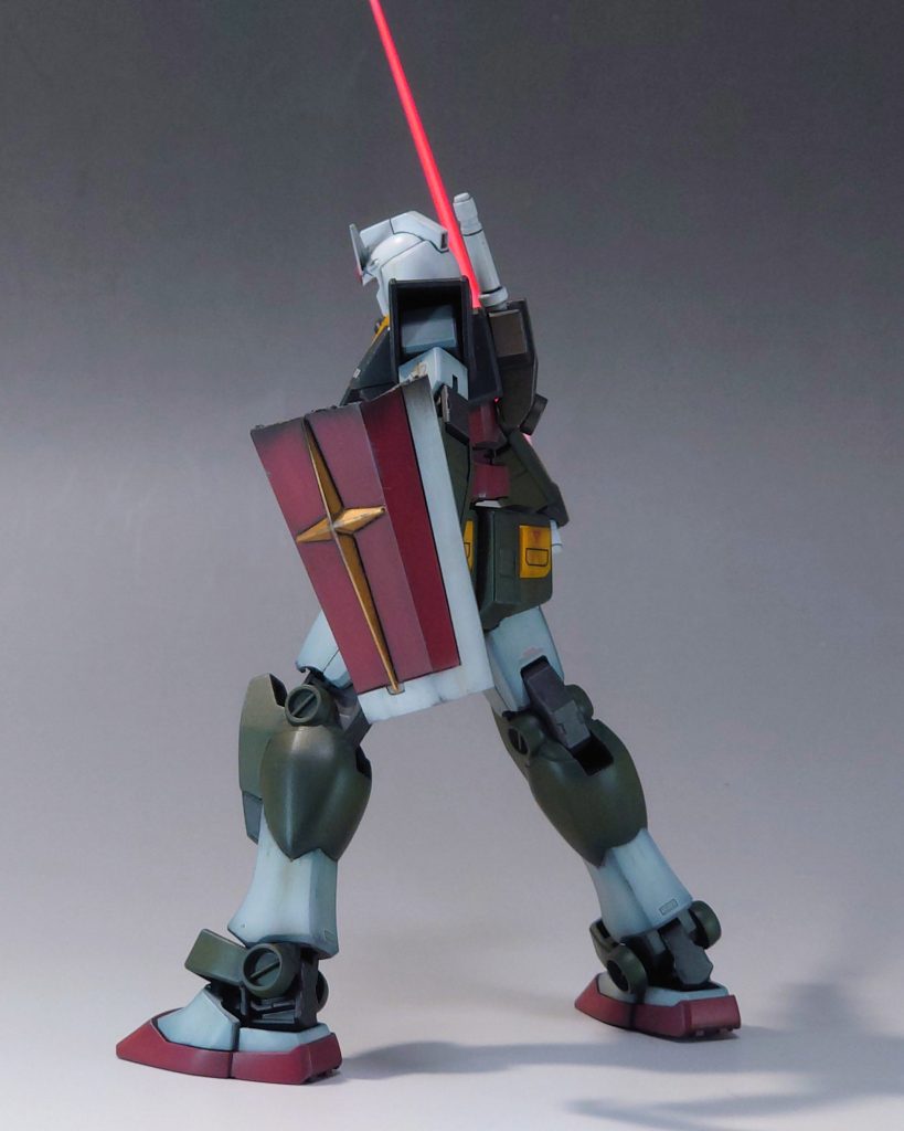 このガンダム、ラーガンダムをガンダムとして組んだ物なのでシールドが付属しなかったのでFGから流用してます。