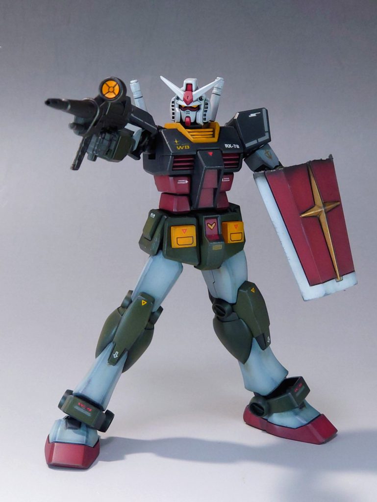 ビームライフルは銃口の穴を開口してスコープの肉抜きを埋めたのみ。