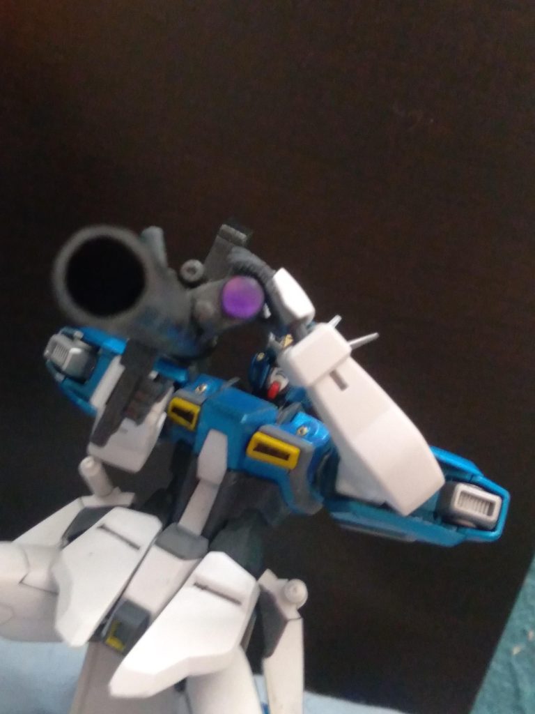 It features a fully renovated frame that is focused on being more agile and have improved mobility. Various thrusters on the body give it impressive maneuverability. It's power source is the experimental Hyper Deuterion Engine. This next-generation nuclear reactor gives the II Strike Gundam more than enough power for any missions フレームを一新し、機動性を高め、機敏性を追求したモデルです。 胴体に装備された各種スラスターにより優れた機動性を実現。 動力源は実験用ハイパーデューテリオンエンジン。 この次世代原子炉は、II ストライク ガンダムにあらゆる任務に十分すぎるパワーを与えます
